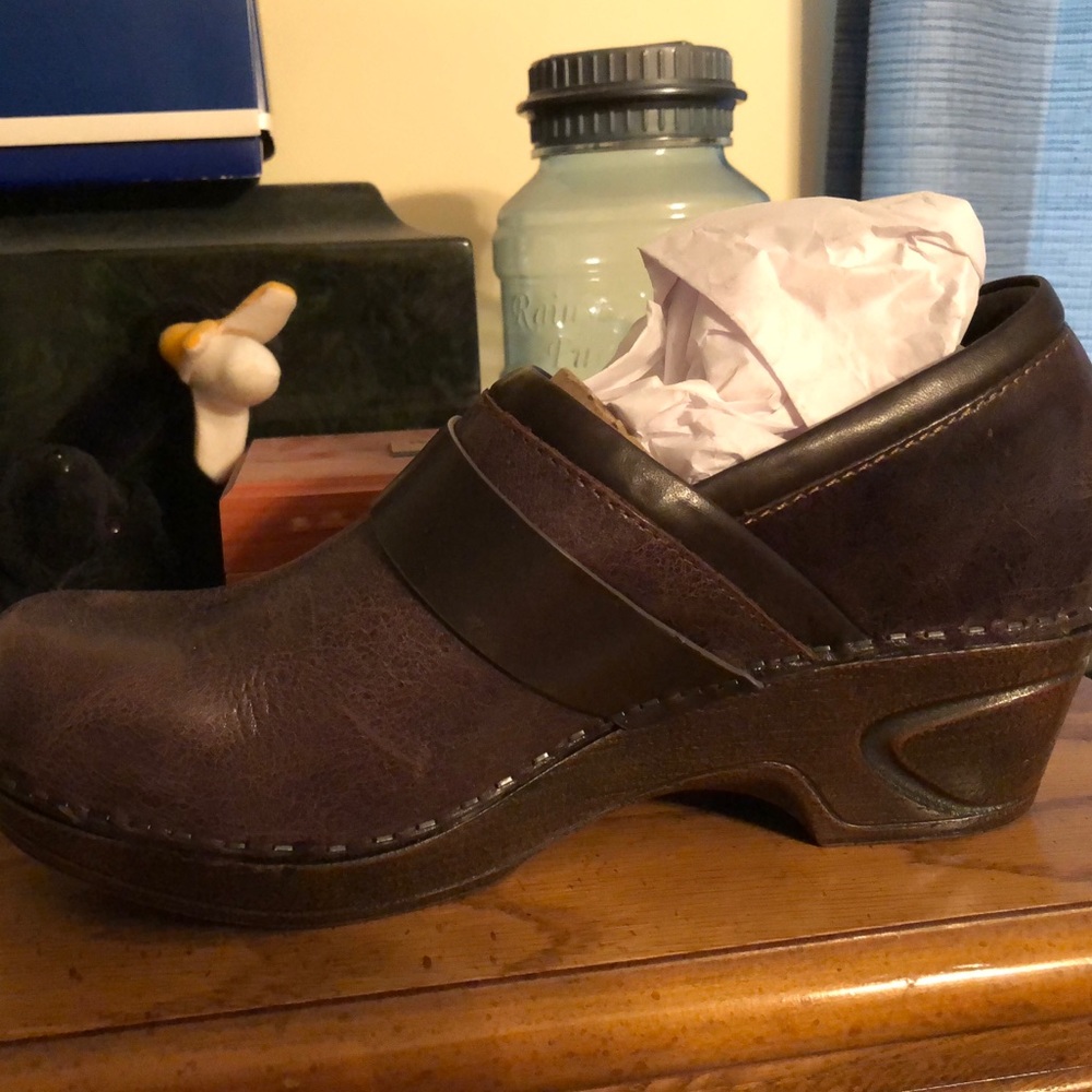 Women’s size 8 clogs